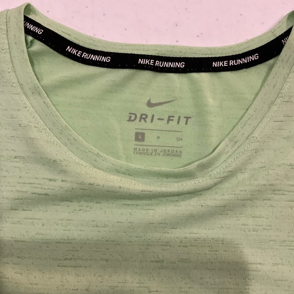 Nike Miler Running Graphic Tee Light Green Reflective Strips Men’s Size Small - Picture 9 of 9